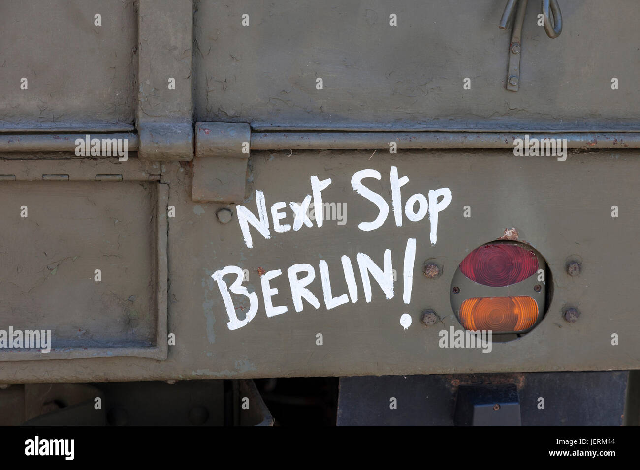 2. Weltkrieg LKW mit Next Stop Berlin malte auf der Rückseite Barnard schloss 1940 Wochenende, County Durham, Großbritannien. Stockfoto
