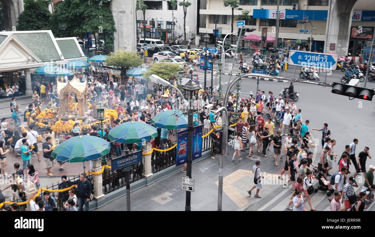 Erawan-Schrein San Thao Maha Phrom Pathum Wan, Bangkok Thailand Südostasien Kreuzung Ploenchit und Rajadamri Road Stockfoto