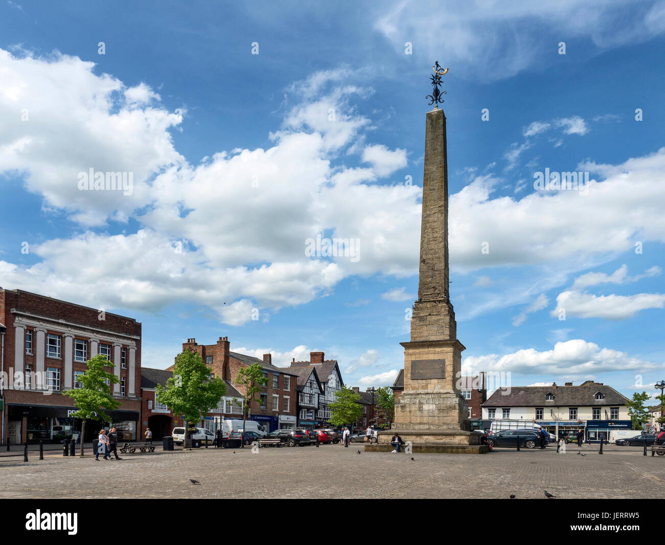 Ripon Obelisk Grade I denkmalgeschütztes Gebäude 1702 das früheste überlebende Freistehender monumentaler Obelisk in Großbritannien auf dem Market Place Ripon Yorkshire England Stockfoto