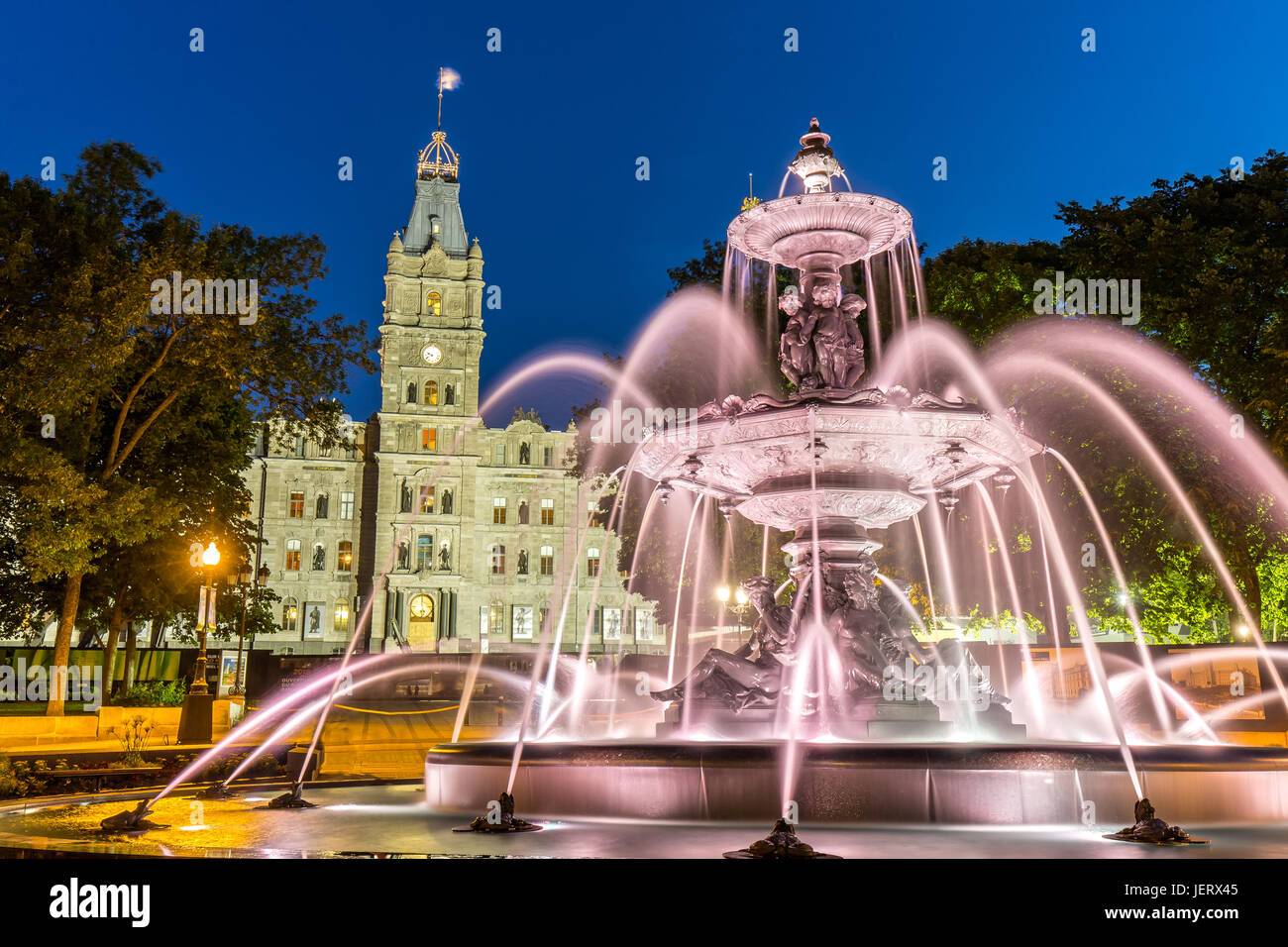 Parlamentsgebäude in Quebec in der Nacht Stockfoto