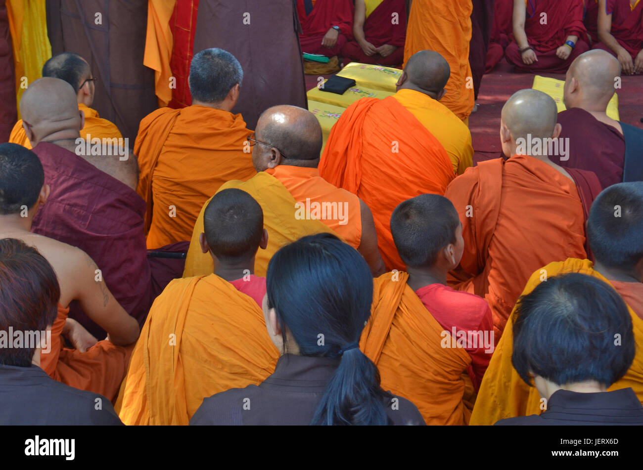 Buddhistische Anhänger, am Hinterkopf sehen. Stockfoto