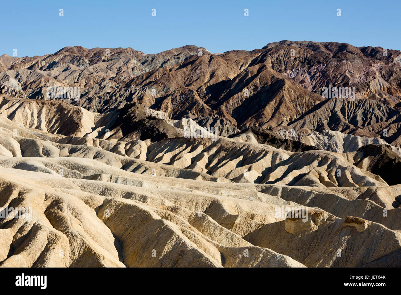 USA, Kalifornien, Death Valley ist ein Wüstental im Osten Kaliforniens. Es ist die niedrigste, trockenste und heißeste Gegend in Nordamerika. Zabriskie Point Ansicht. Stockfoto
