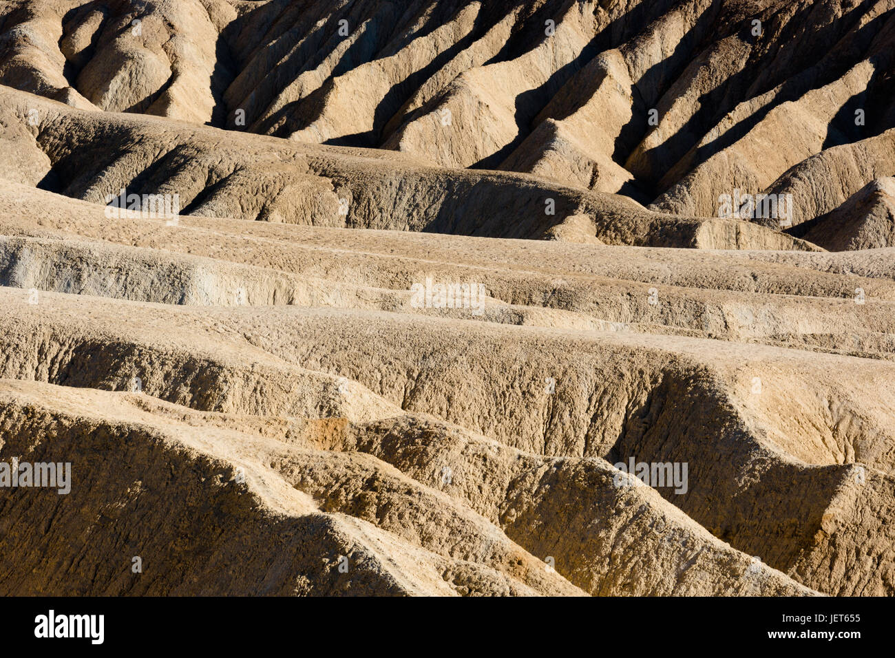 USA, Kalifornien, Death Valley ist ein Wüstental im Osten Kaliforniens. Es ist die niedrigste, trockenste und heißeste Gegend in Nordamerika. Zabriskie Point Ansicht. Stockfoto