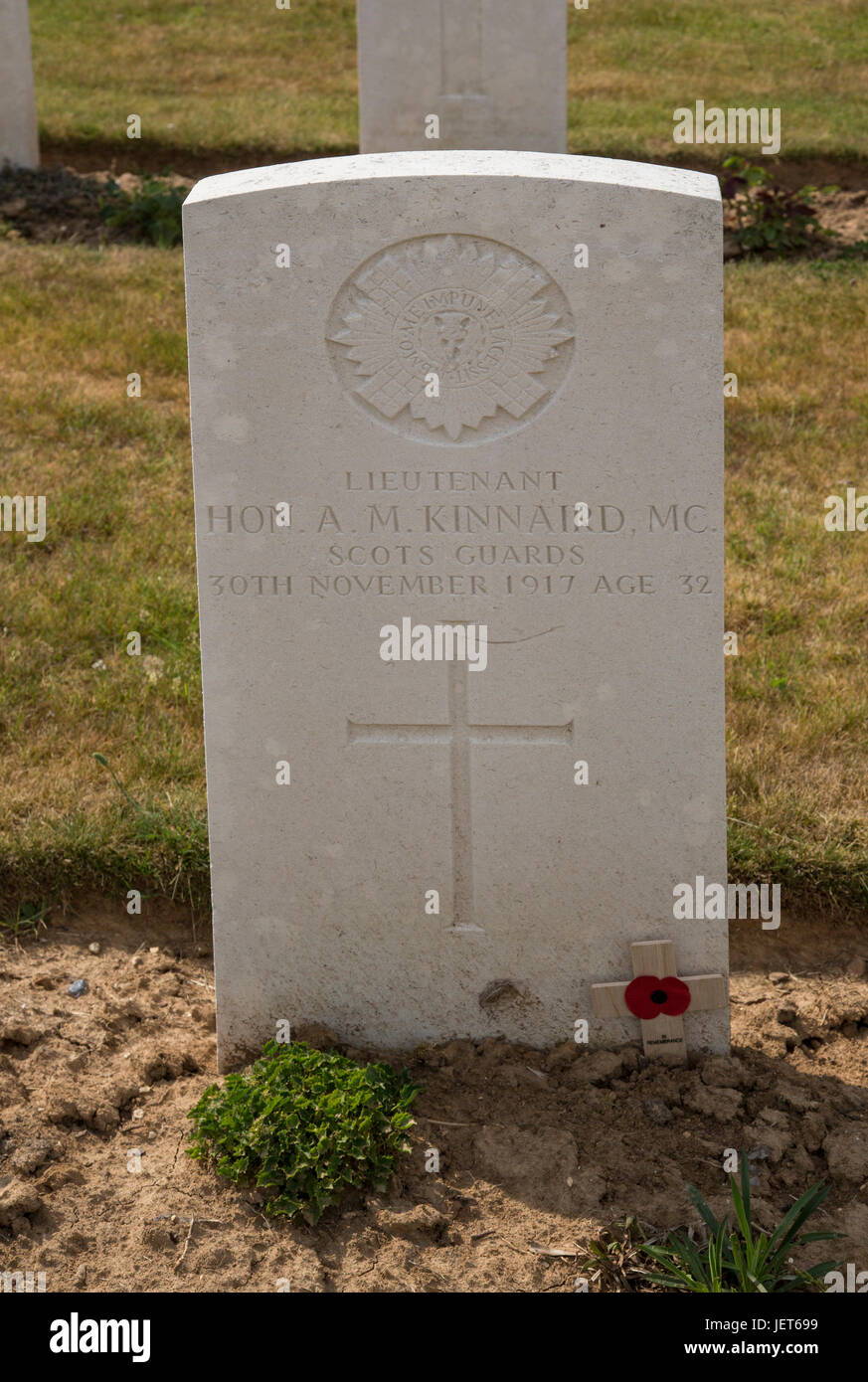 Das Grab von Capt The Hon. Arthur Kinnaird MC, Scots Guards in Ruyalcourt Friedhof - getötet Fontaine-Notre-Dame in V C-Aktion von Sgt J McCauley VC Stockfoto