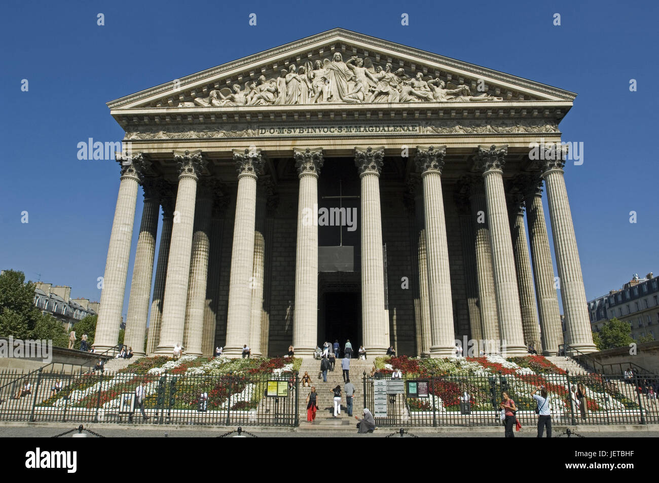 Frankreich, Paris, Kirche "la Madeleine", Touristen, kein Model-release Stockfoto