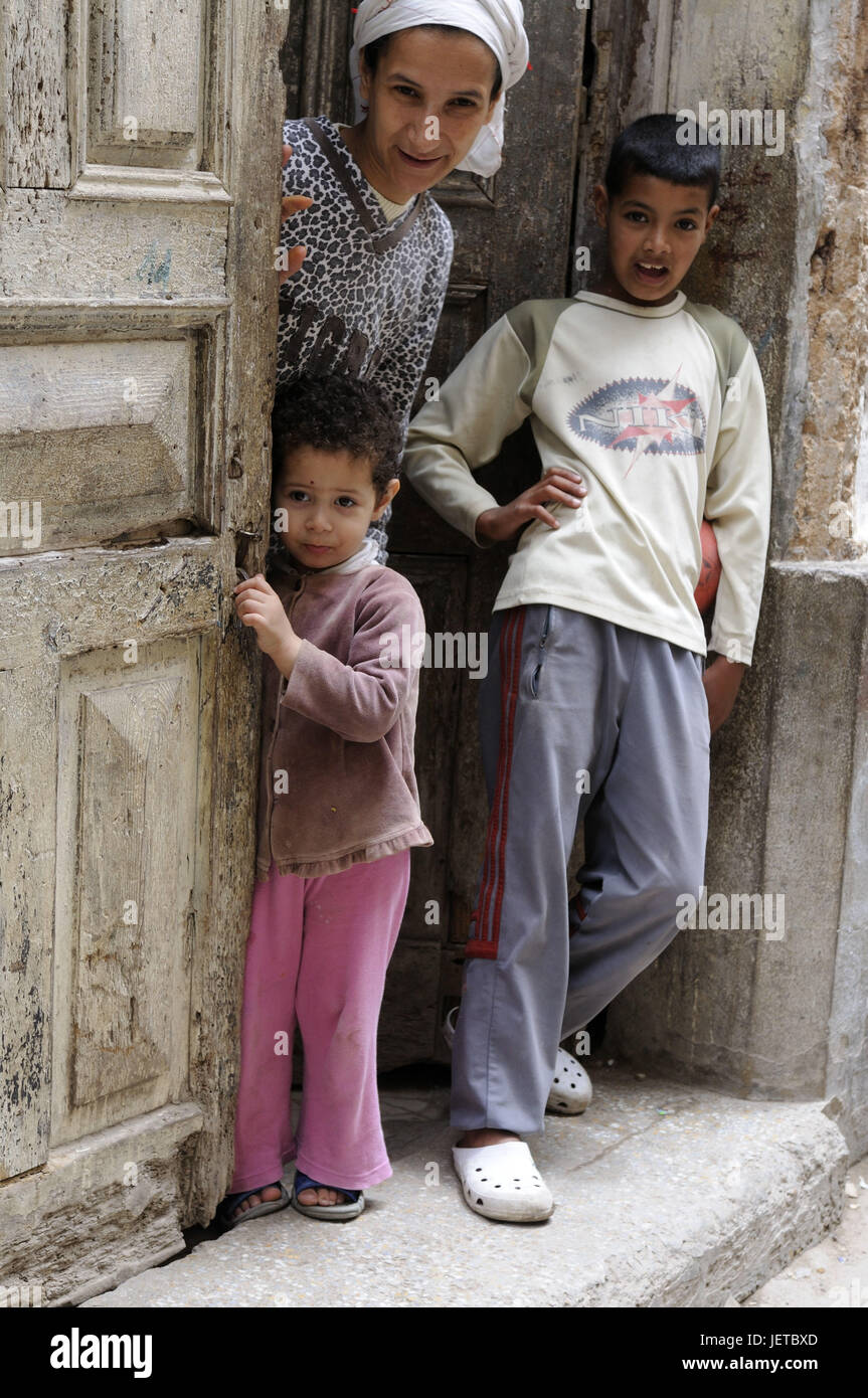 Kinder, Mutter, Eingang, Ständer, Safi, Marokko, Afrika, Stockfoto