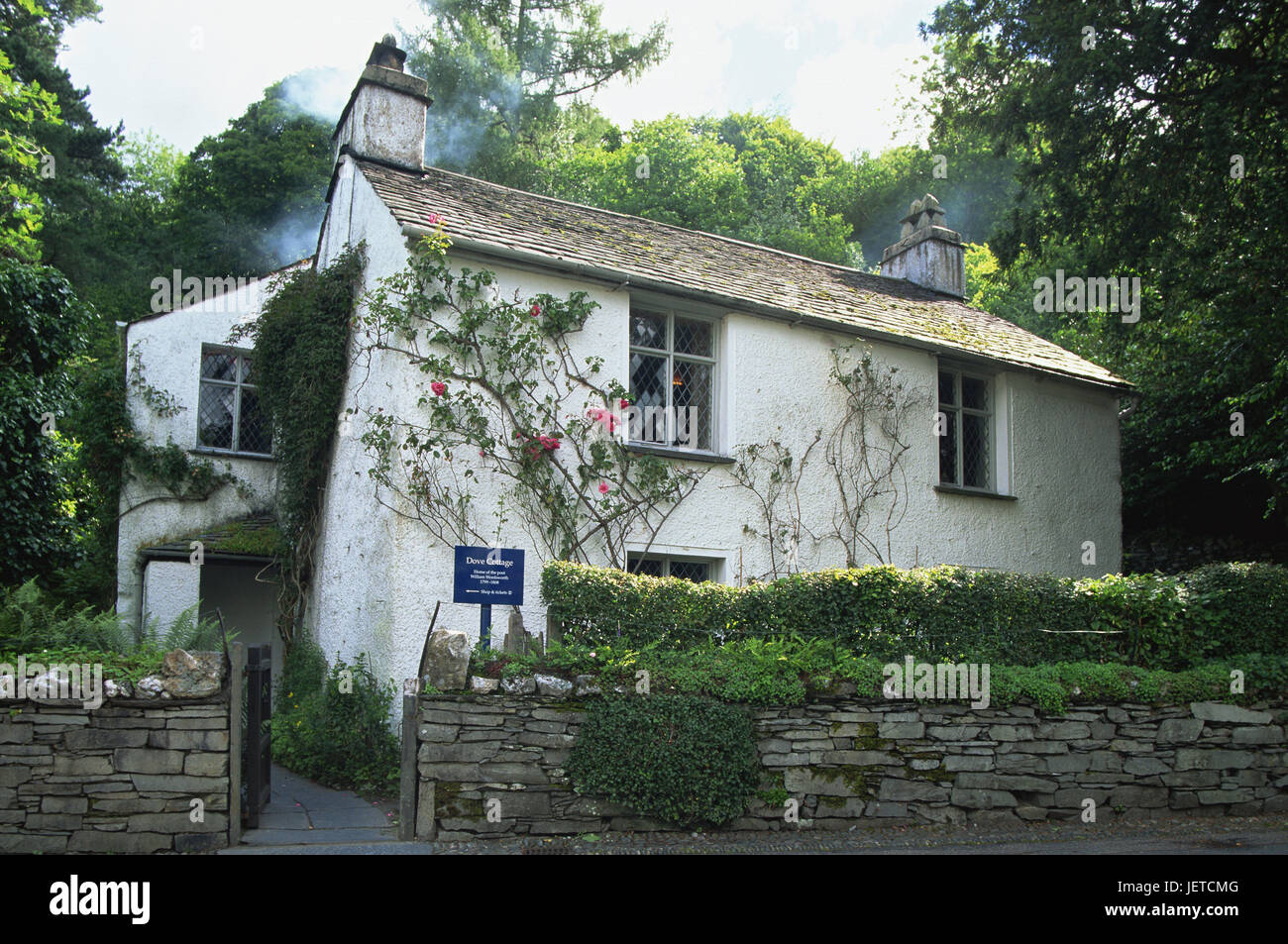 Großbritannien, England, Cumbria, Sole Grasmere, Dove Cottage, Wordsworth Haus, Europa, Bezirk, Ziel, Ort von Interesse, Gebäude, Haus, Landhaus, Fassade, Kletterrose, Blüten, außen, verlassenen, defensive Wand, Stein Mauer, Architektur, Museum, Museumsbau, Stockfoto
