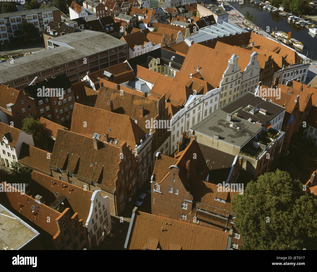 Deutschland, Schleswig - Holstein, Lübeck, Übersicht, Altstadt, große Peter Grube, Häuser, Hanseatic Stadt, Stadt, Altstadt-Insel, Wohnhäuser, Terrassen, Stadthäuser, Hausdächer, Dächer, Fassaden, Giebel, Gebäude, historisch, Straße, eng, eng, Architektur, Ort von Interesse, Stadtübersicht, UNESCO-Weltkulturerbe, Stockfoto