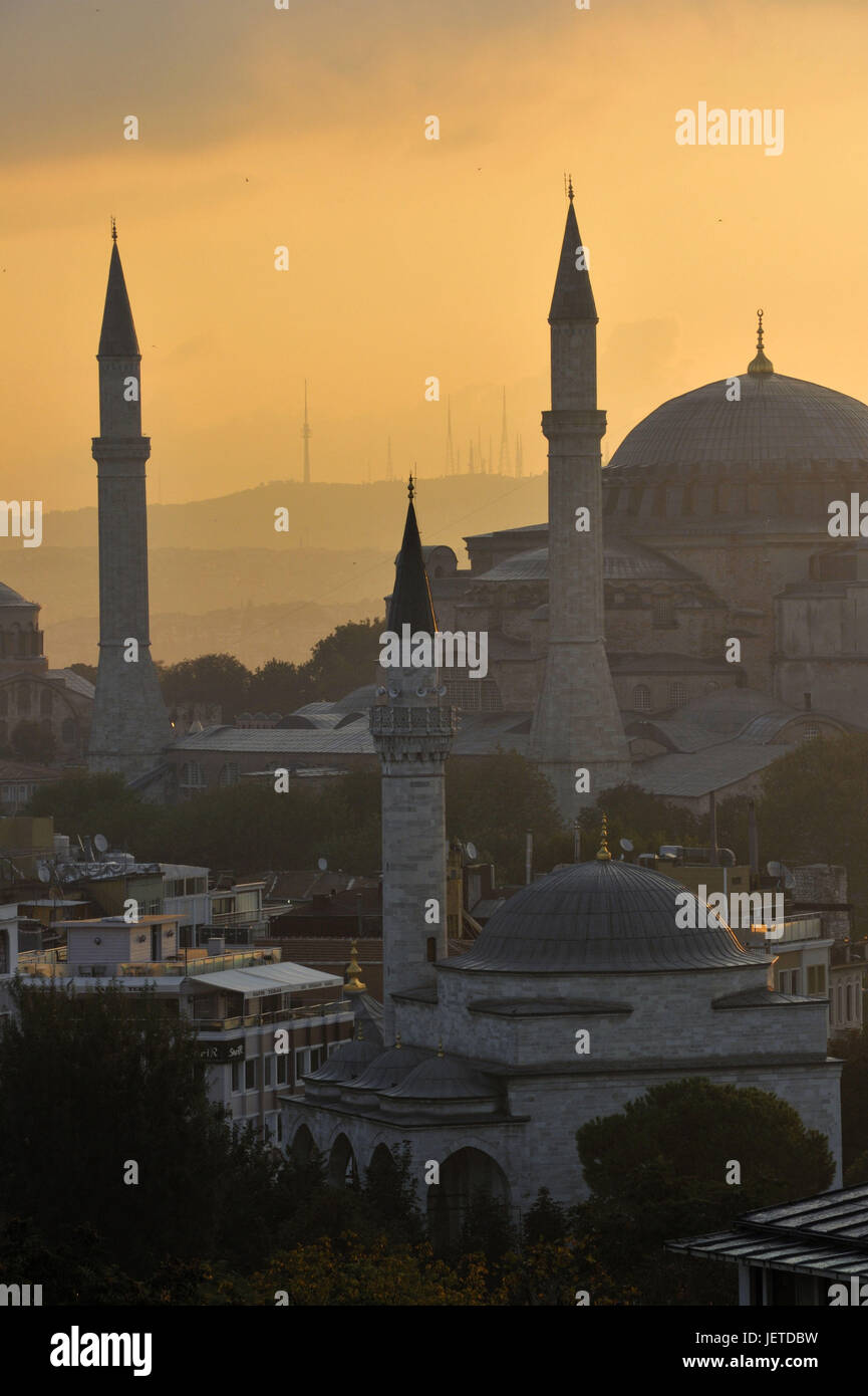 Türkei, Istanbul, Stadtteil Sultanahmet, Hagia Sophia, Basilika, Dämmerung, Stockfoto
