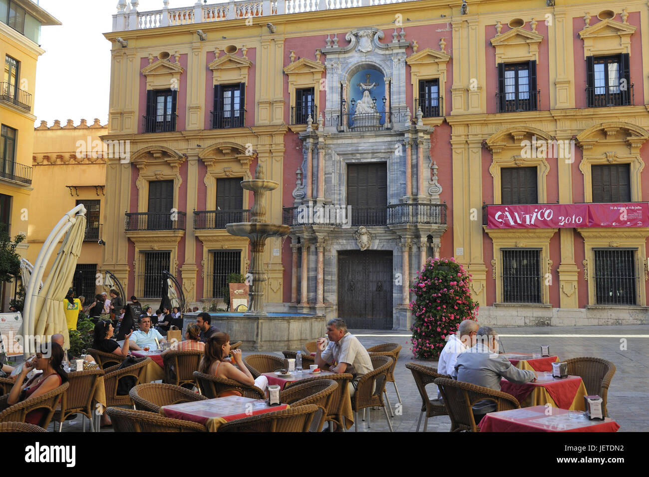 Spanien, Malaga, Straßencafé in der Plaza del Obispo, Stockfoto