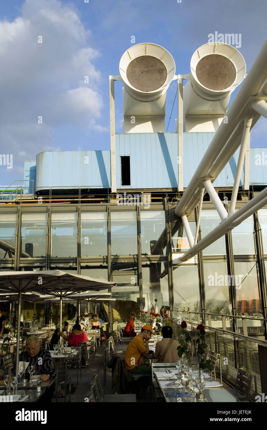 Frankreich, Paris, Teil der Stadt Beaubourg, Centre Georges Pompidou, Terrasse, Café, Gäste, kein Model-release Stockfoto