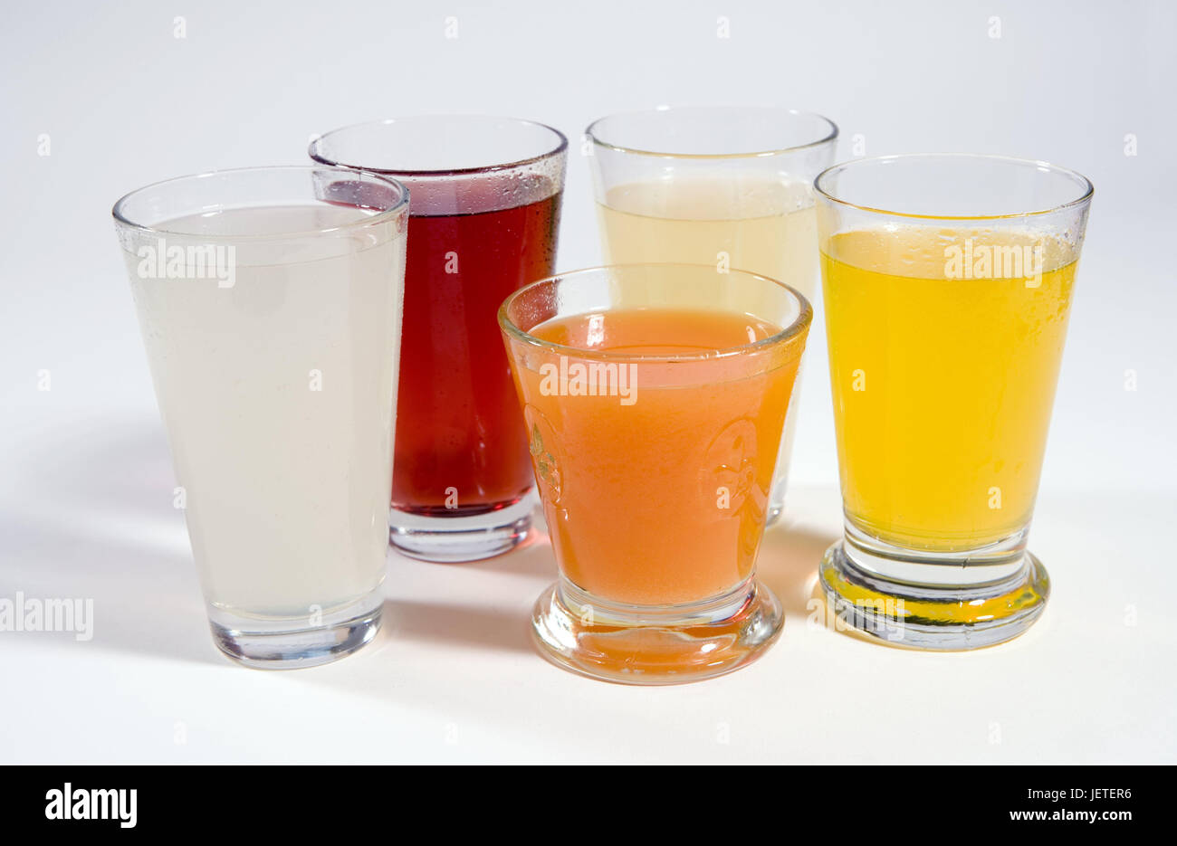 Gläser, Säfte, verstorben, Getränke, alkoholfreie Getränke: Erfrischung, Orangensaft, Zitronensaft, Traubensaft, rot, gelb, Limonade, multifruit Saft, Fruchtsaft, Brille, fünf, Stockfoto