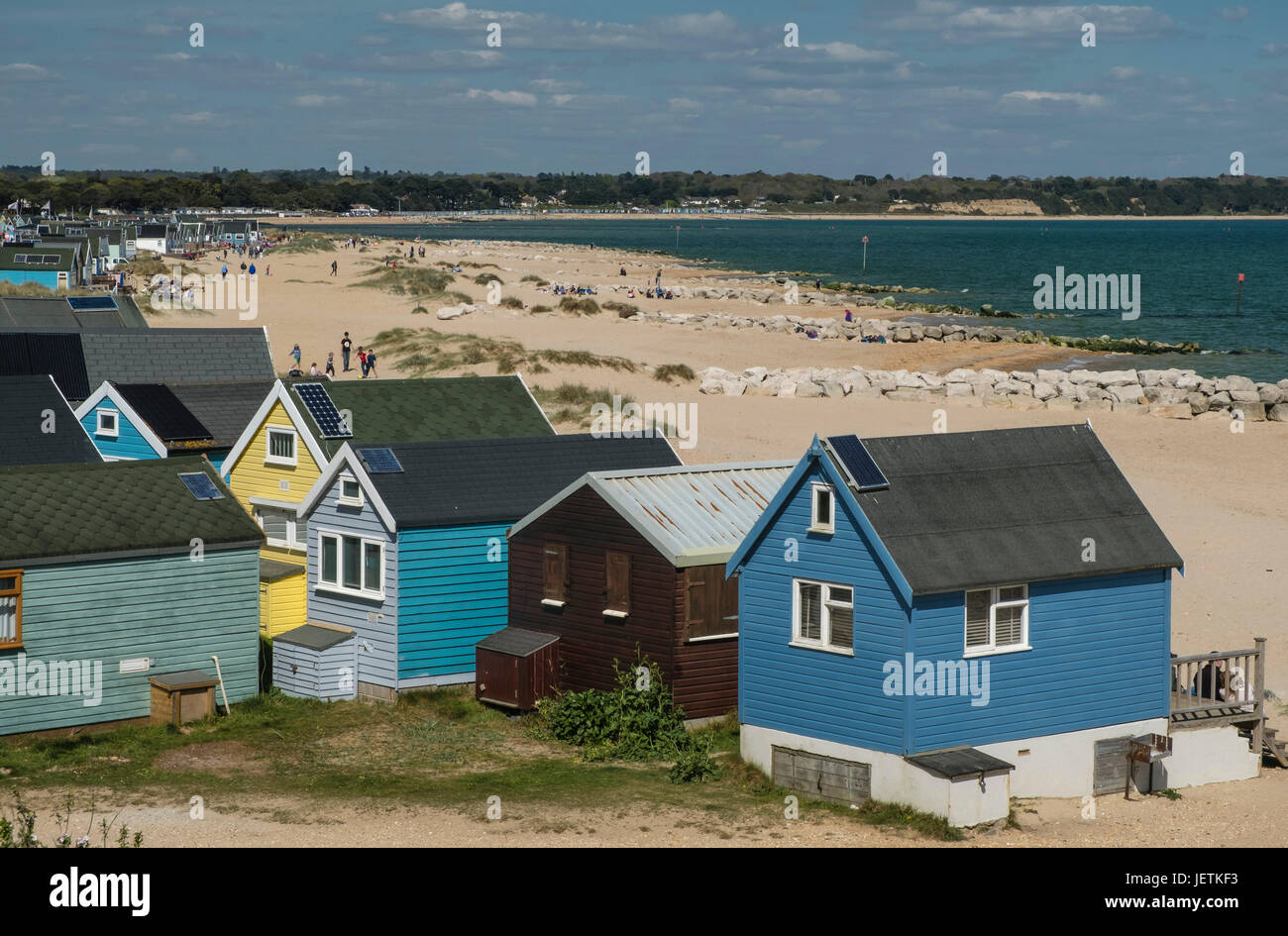 Mudeford Sandbank Strand oder Spieß mit Strandhütten an der Küste von Hengistbury Head, Dorset, Großbritannien Stockfoto