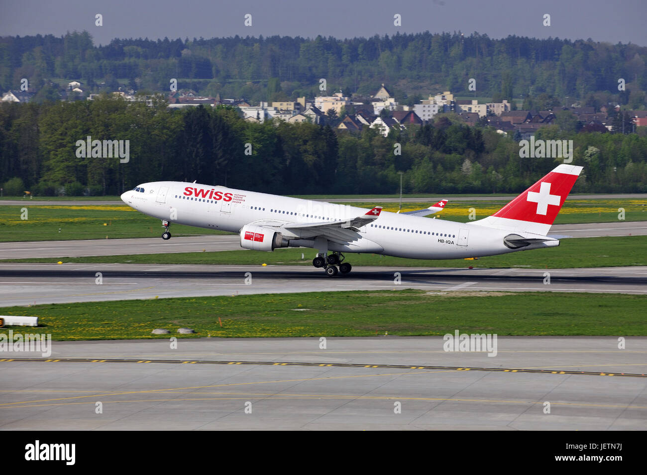 Flugzeug start von der Flughafen Zürich, Zürich, Schweiz, nur digital  erhältlich, Flugzeug-Start Vom Flughafen Zuerich - Zürich - Schweiz - nu  Stockfotografie - Alamy