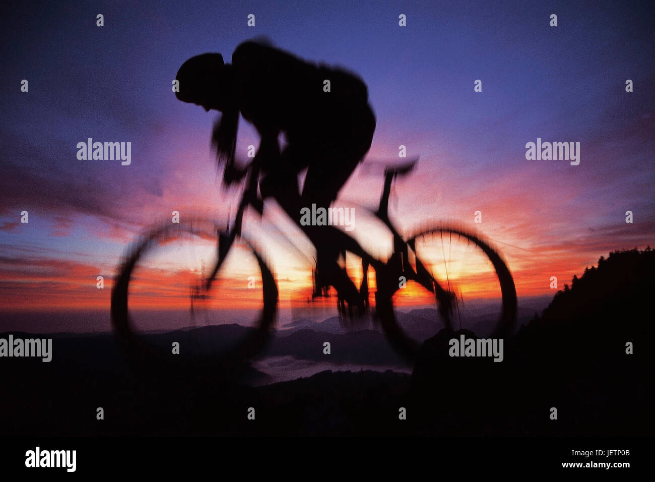 Mountainbiker in Aktion, Mountainbiker in Aktion Stockfoto