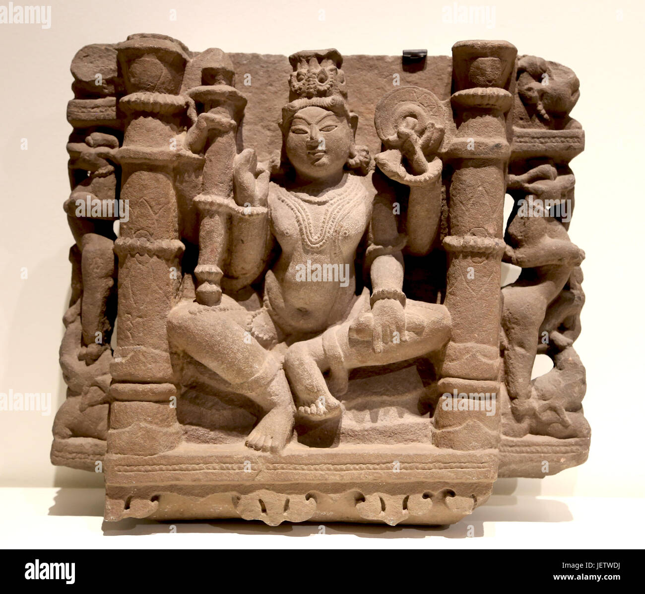 Vishnu. (10.-11.) Jahrhundert. Madhya Pradesh oder Uttar Pradesh. Zentrum-Nord Indien. Geschnitzte Sandstein. Relief. Stockfoto
