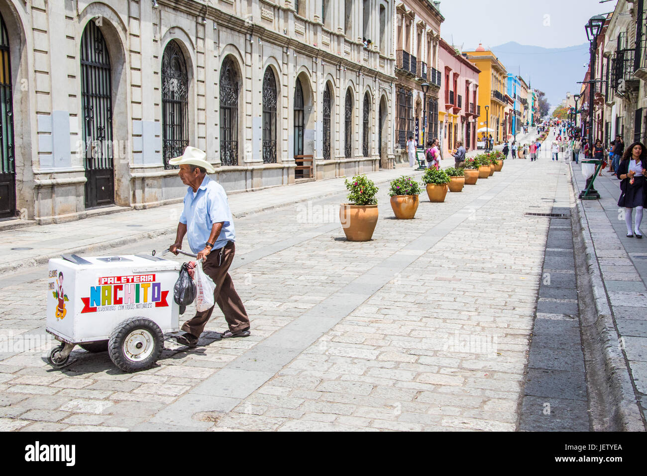 Paletero Verkauf von Eis, Av Jose Maria Morelos, Oaxaca, Mexiko Stockfoto