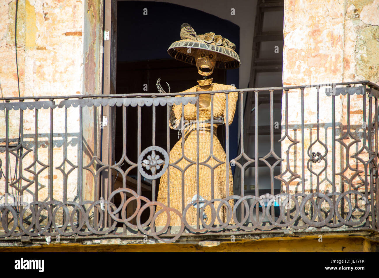 Skelett Dekoration in einem Geschäft in Plaza Santo Domingo, Oaxaca, Mexiko Stockfoto