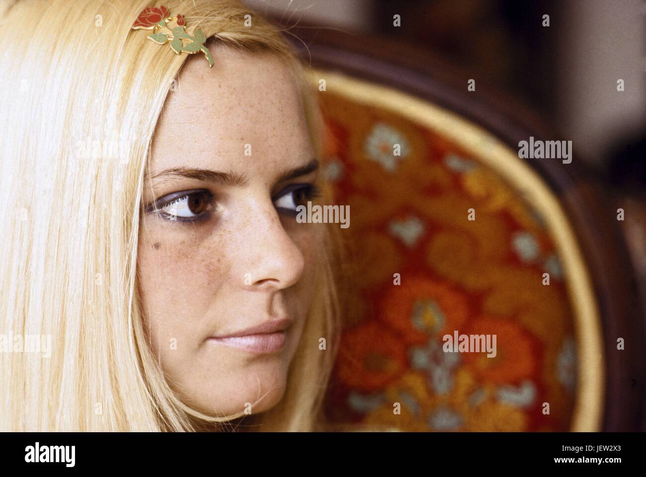 France Gall zu Hause in ihrer Wohnung Paris 1968. Foto Michael Holtz Warning. Vor jeder Veröffentlichung müssen Sie für die Autorisierung von France Gall Agent bitten. Stockfoto