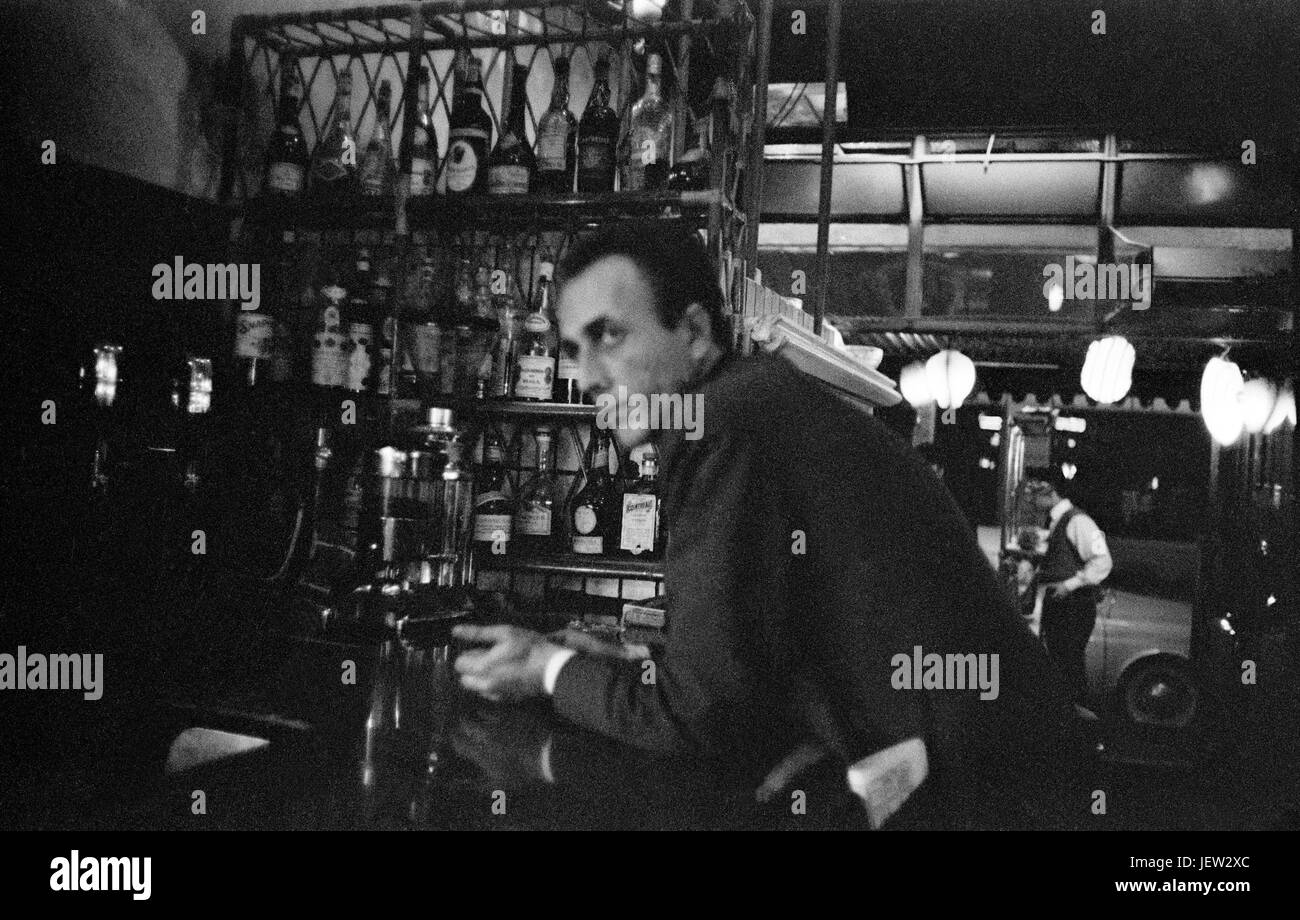 Paris in eine Bar, 1958 Foto Michael Holtz Stockfoto