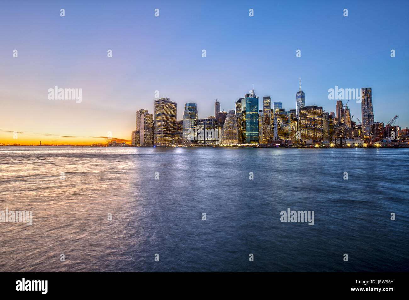 Downtown Manhattan bei Sonnenuntergang Stockfoto