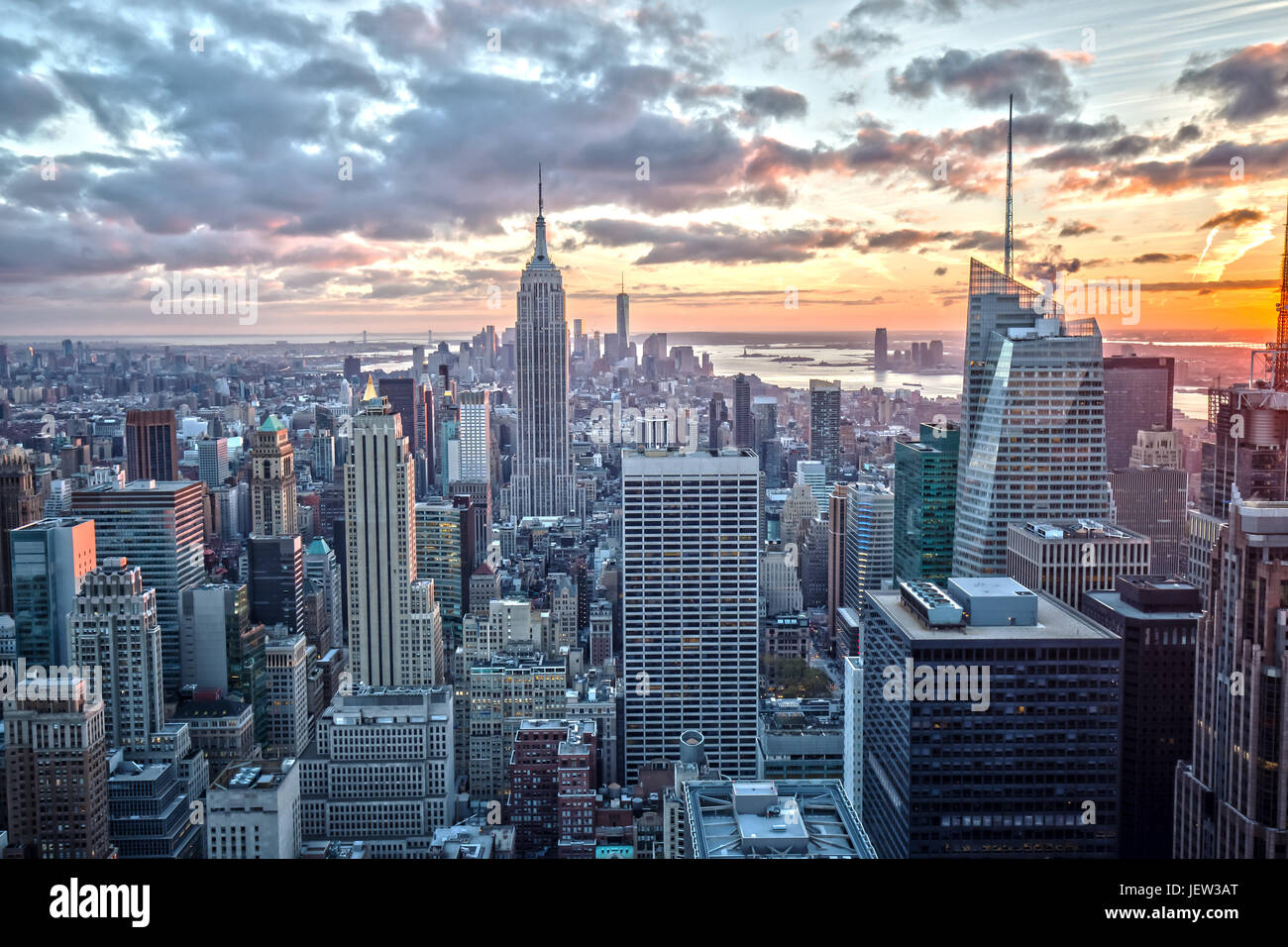 Luftaufnahme von Empire State Building bei Sonnenuntergang Stockfoto