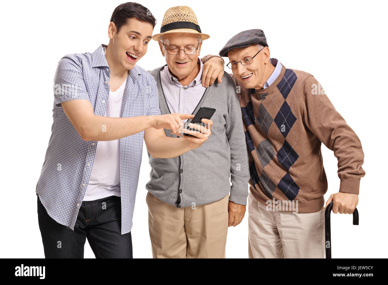 Junger Kerl zeigen etwas auf einem Handy zweier älterer Männer isoliert auf weißem Hintergrund Stockfoto