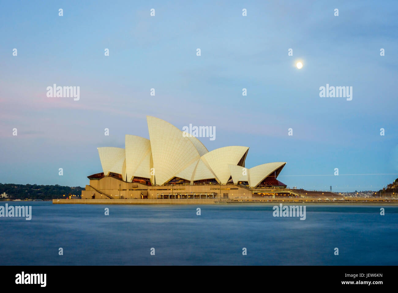 Blick auf Sydney Opera House mit Mond Nigth, lange Exposition Stockfoto