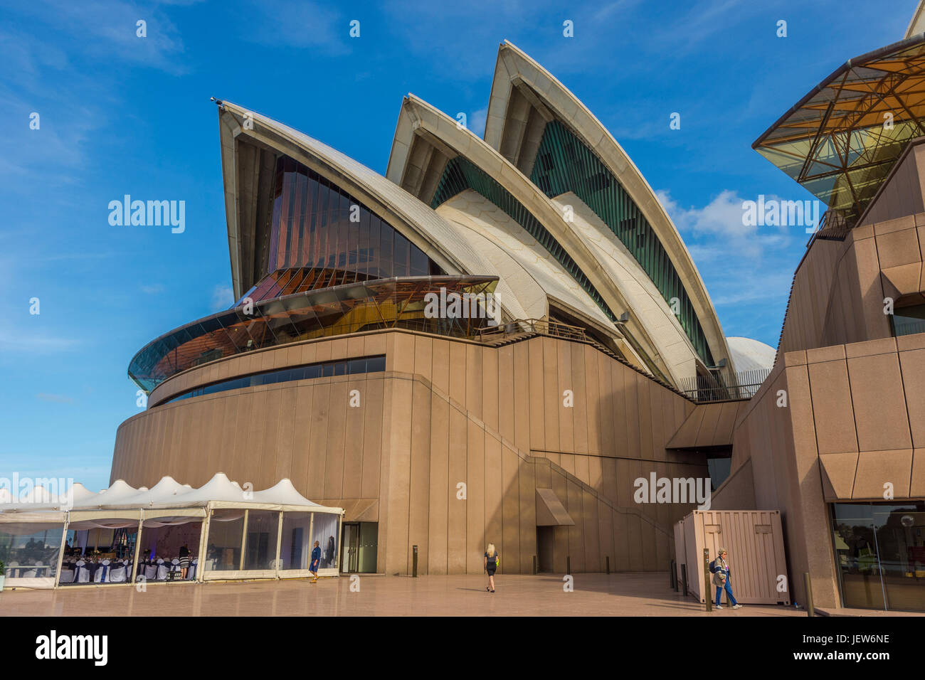 SYDNEY, Australien - APRIL 19: Detail des Sydney Opera House vom dänischen Architekten Jørn Utzon entworfen ist das Wahrzeichen von Sydney und die meisten verantwortli Stockfoto