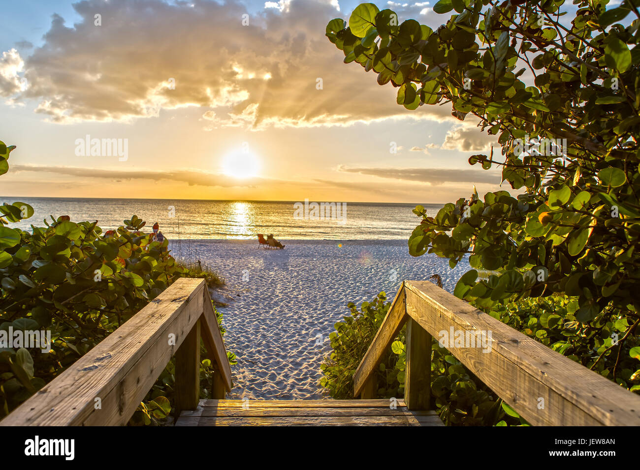 Sonnenuntergang am Strand von Naples Florida Stockfoto