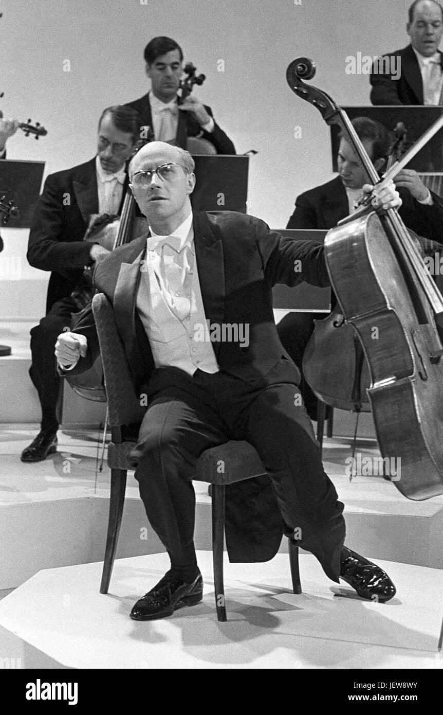 MSTISLAV ROSTROPOVICH sowjetischen Cellist im schwedischen Fernsehen 1966 Stockfoto