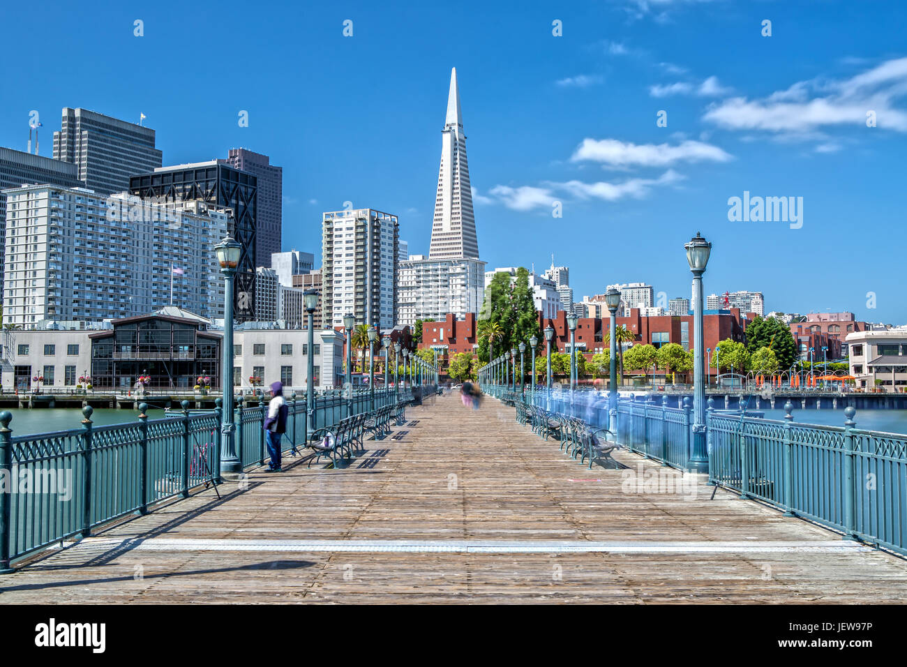 Transamerica Pyramide vom Pier 7 in San Francisco Stockfoto