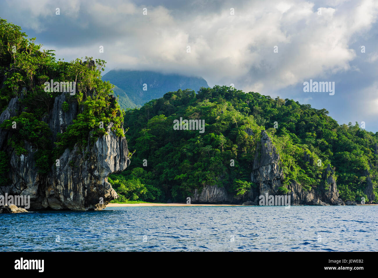 Die Felsen rund um das neue Wunder der Welt und Unesco Welt Kulturerbe Anblick Puerto Princessa unterirdischen Fluss, Palawan, Philippinen Stockfoto