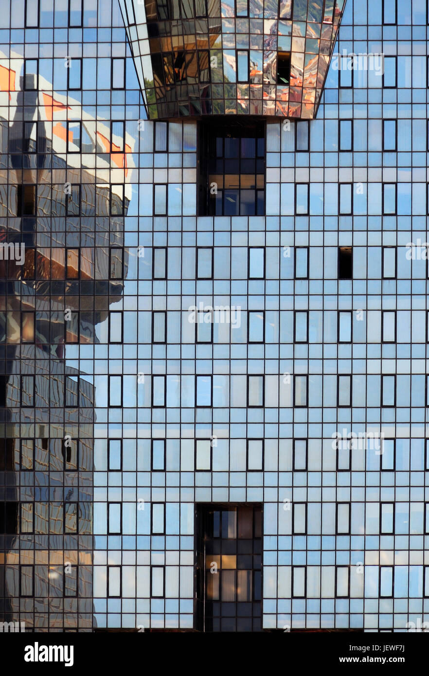 Amoreiras, eines der kommerziellen Viertel mit Bürogebäude von Lissabon, Portugal Stockfoto