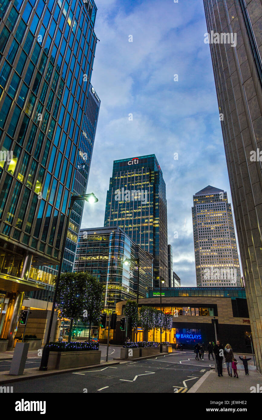 Canary Wharf-Türme am Abend, London, UK Stockfoto