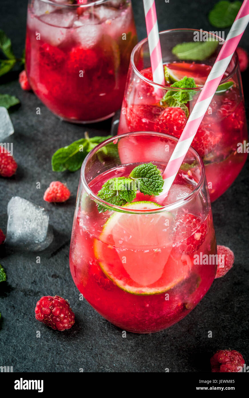 Sommer erfrischende alkoholfreie Cocktails. Fruchtgetränke. Himbeer ...