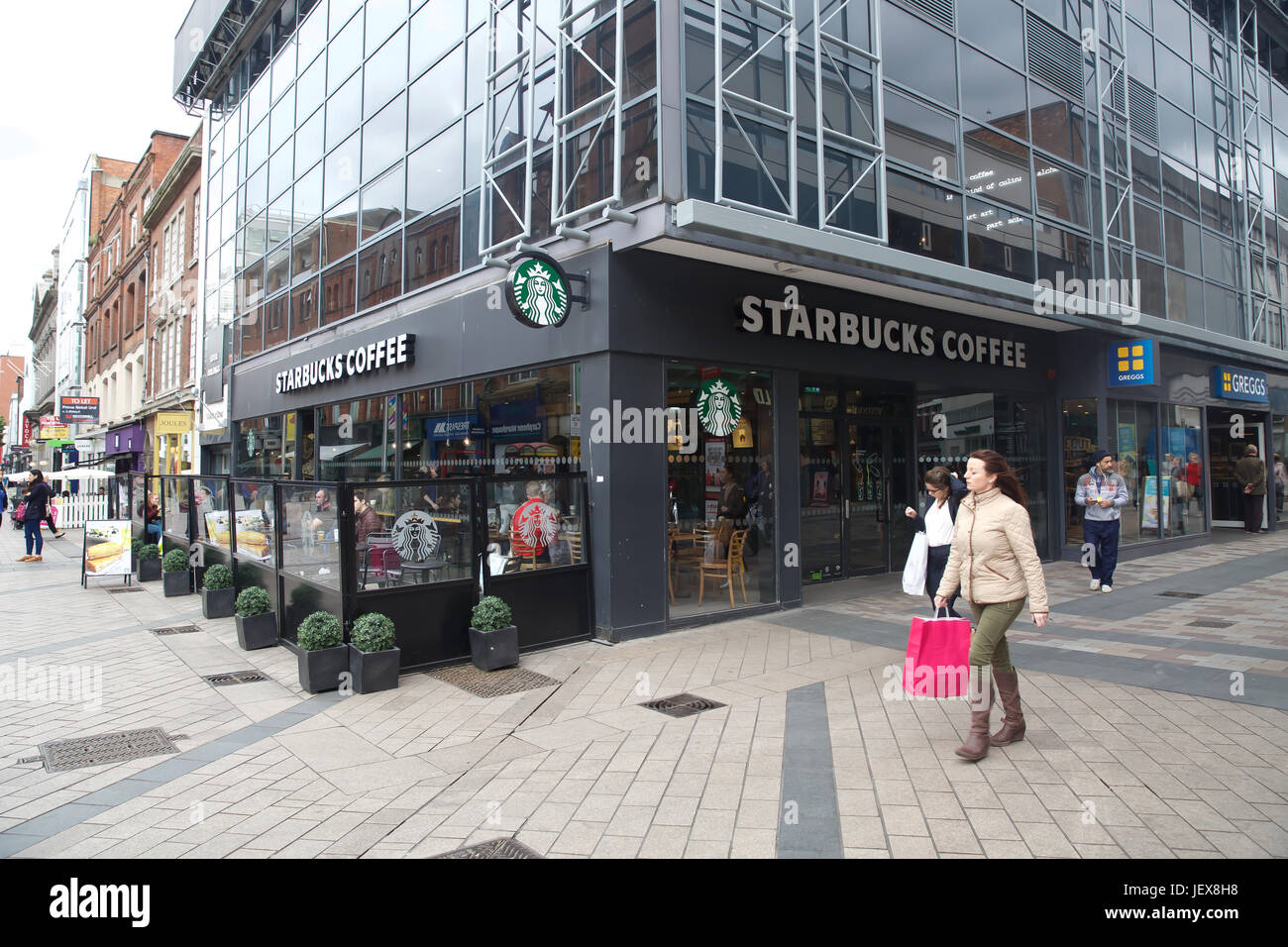 Starbucks in Belfast Irland Stockfotografie Alamy