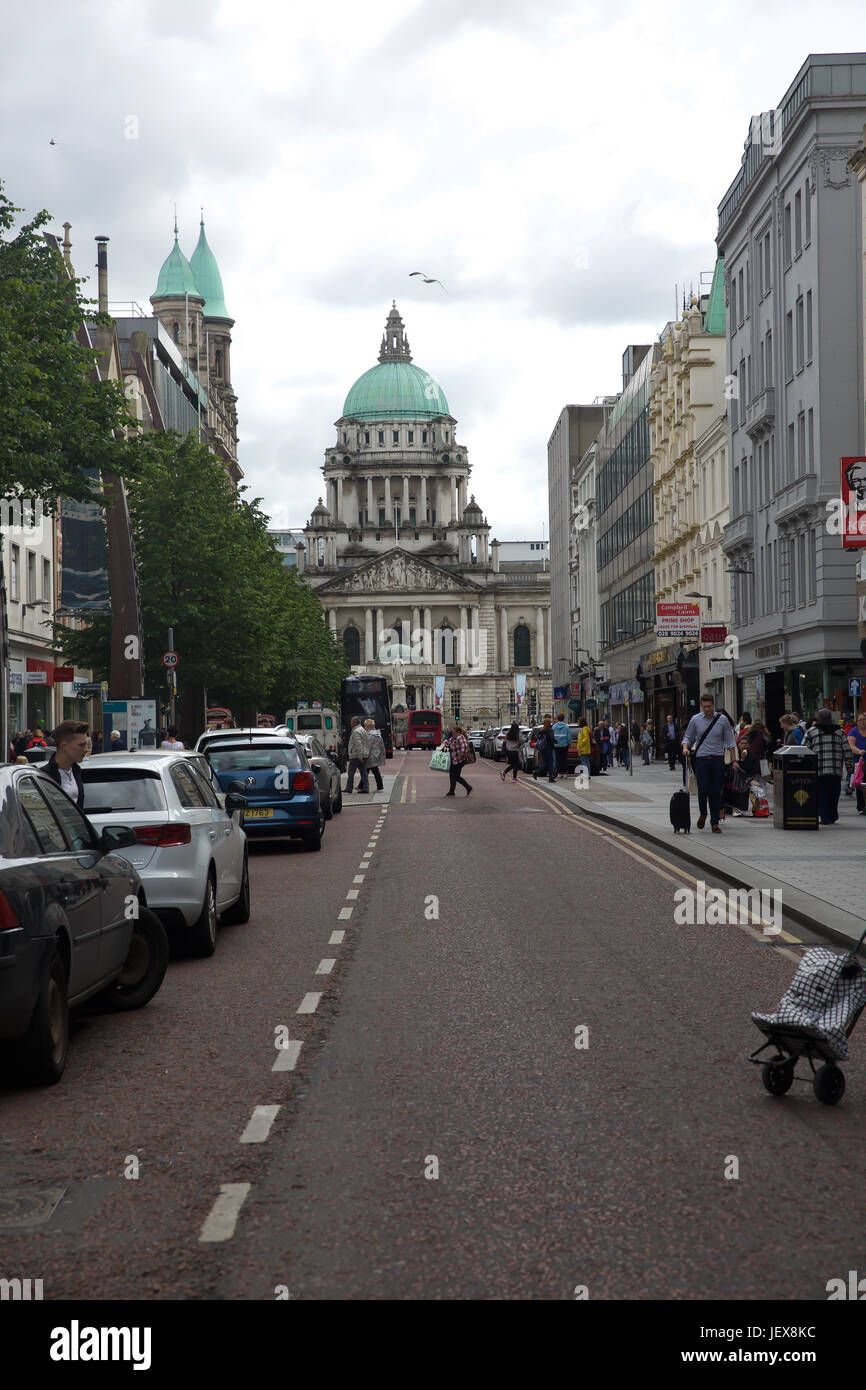 Belfast, Nordirland, 28. Juni 2017, grauer Himmel über Rathaus in Belfast. © Keith Larby/Alamy Live-Nachrichten Stockfoto