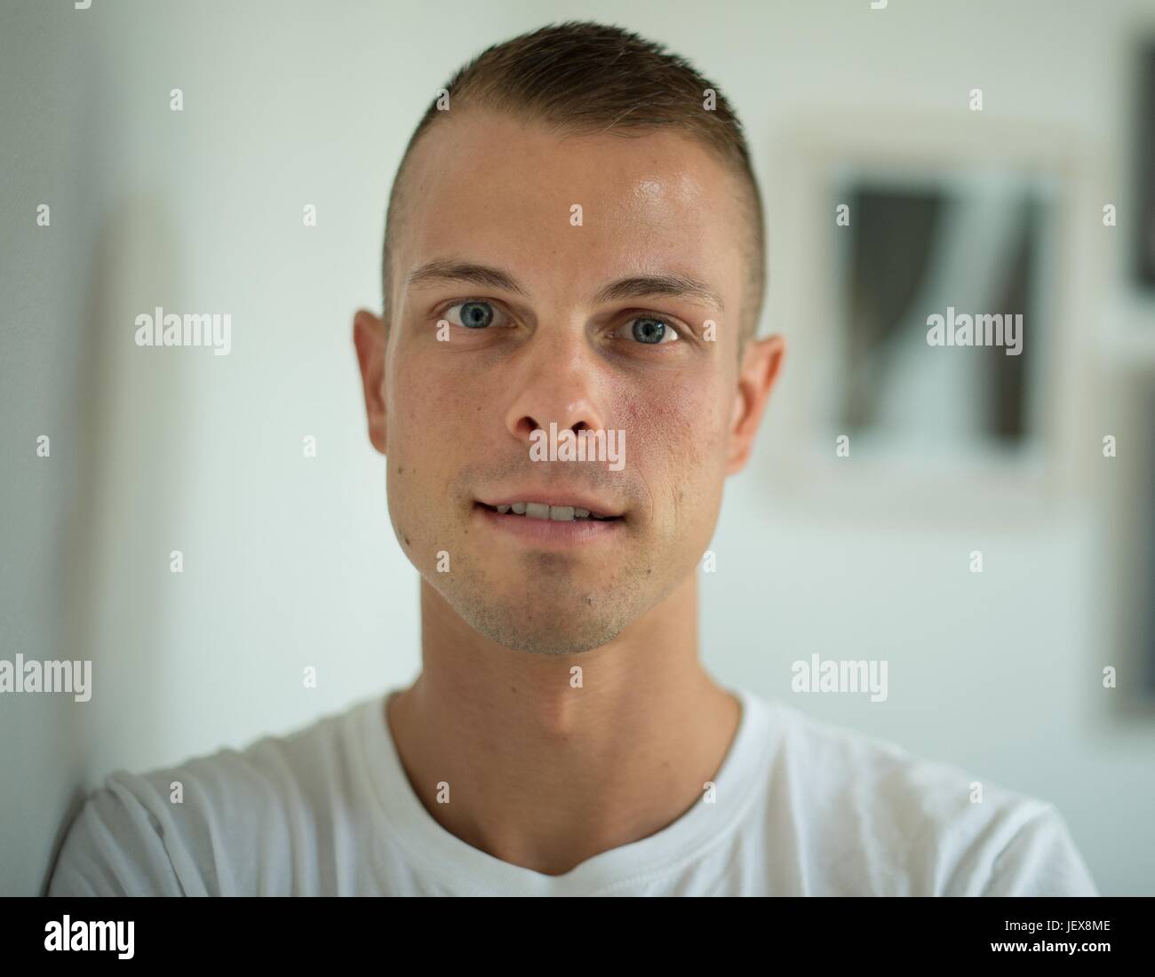 Berlin Deutschland 28 Juni 17 Ulli Koeppe Posiert Fur Ein Portrat In Berlin Deutschland 28 Juni 17 Koeppe Fragte Die Deutsche Kanzlerin Angela Merkel Cdu Uber Die Legalisierung Der Homoehe In Deutschland