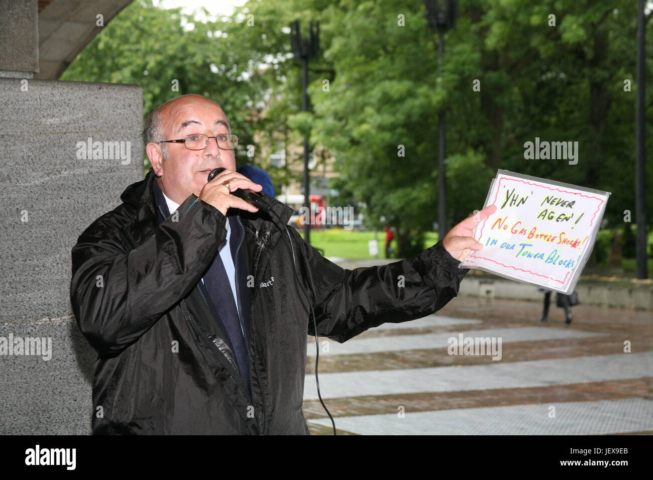 Newcastle, UK. 28. Juni 2017. Protest in Newcastle Upon Tyne, Stadthalle zu zwingen, Ihre Häuser Newcastle passen Sprinkler in ihre 38 Hochhäusern & machen sie sicher nach der Grenfell Turm Feuer Katastrophe, UK Kredit fire: David Whinham/Alamy Live News Stockfoto