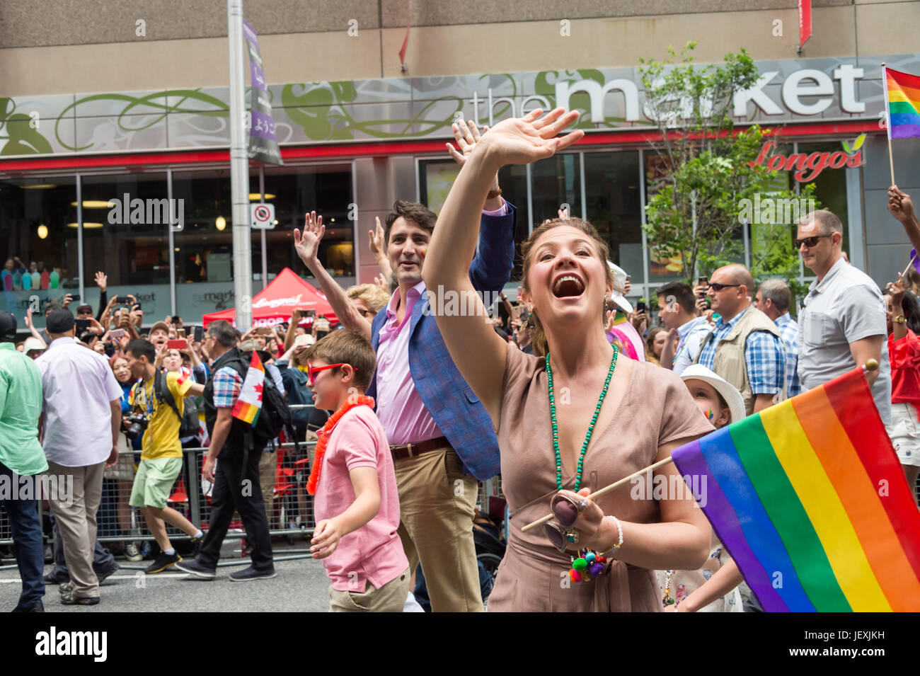 Der kanadische Premierminister Justin Trudeau, seine Frau Sophie Gregoire Trudeau und ihren Kindern Ella Grace Margaret und Xavier James während Toronto Pride Stockfoto