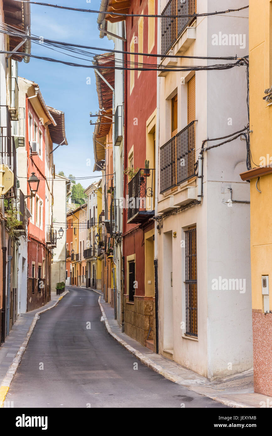 Bunte Straße im historischen Zentrum von Xativa, Spanien Stockfoto