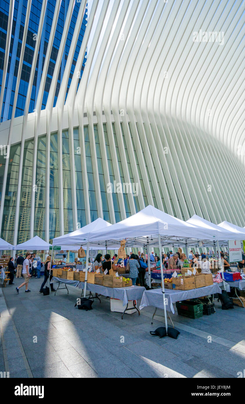 World Trade Center Bauernmarkt ist jetzt das Oculus Greenmarket, am Dienstag geöffnet Stockfoto