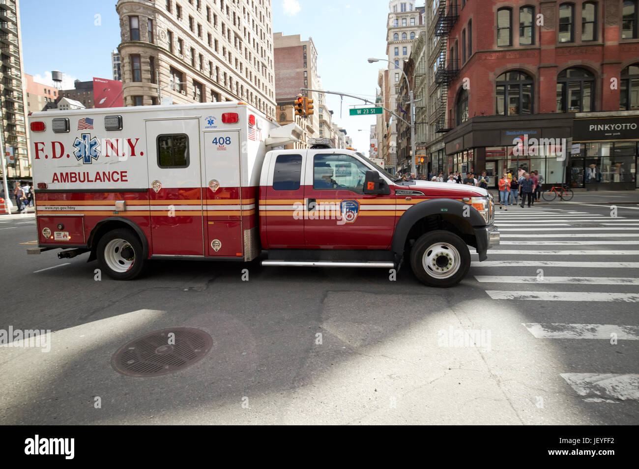 FDNY Krankenwagen durch New York City USA Stockfoto