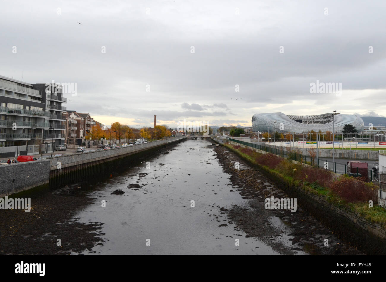 Kanal und Aviva Stadium in Dublin, Irland Stockfoto