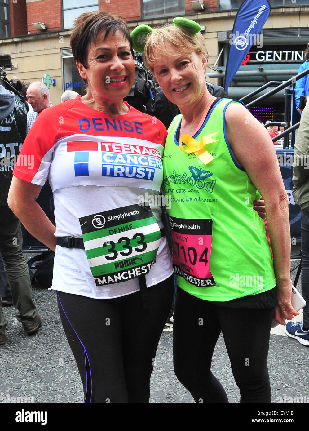 Prominenz aus Coronation Street und Emmerdale teilnehmen in der Great Manchester laufen Featuring: Sally Lindsey, Denise Welch wo: Liverpool, Vereinigtes Königreich bei: Kredit-28. Mai 2017: Tim Edwards/WENN.com Stockfoto