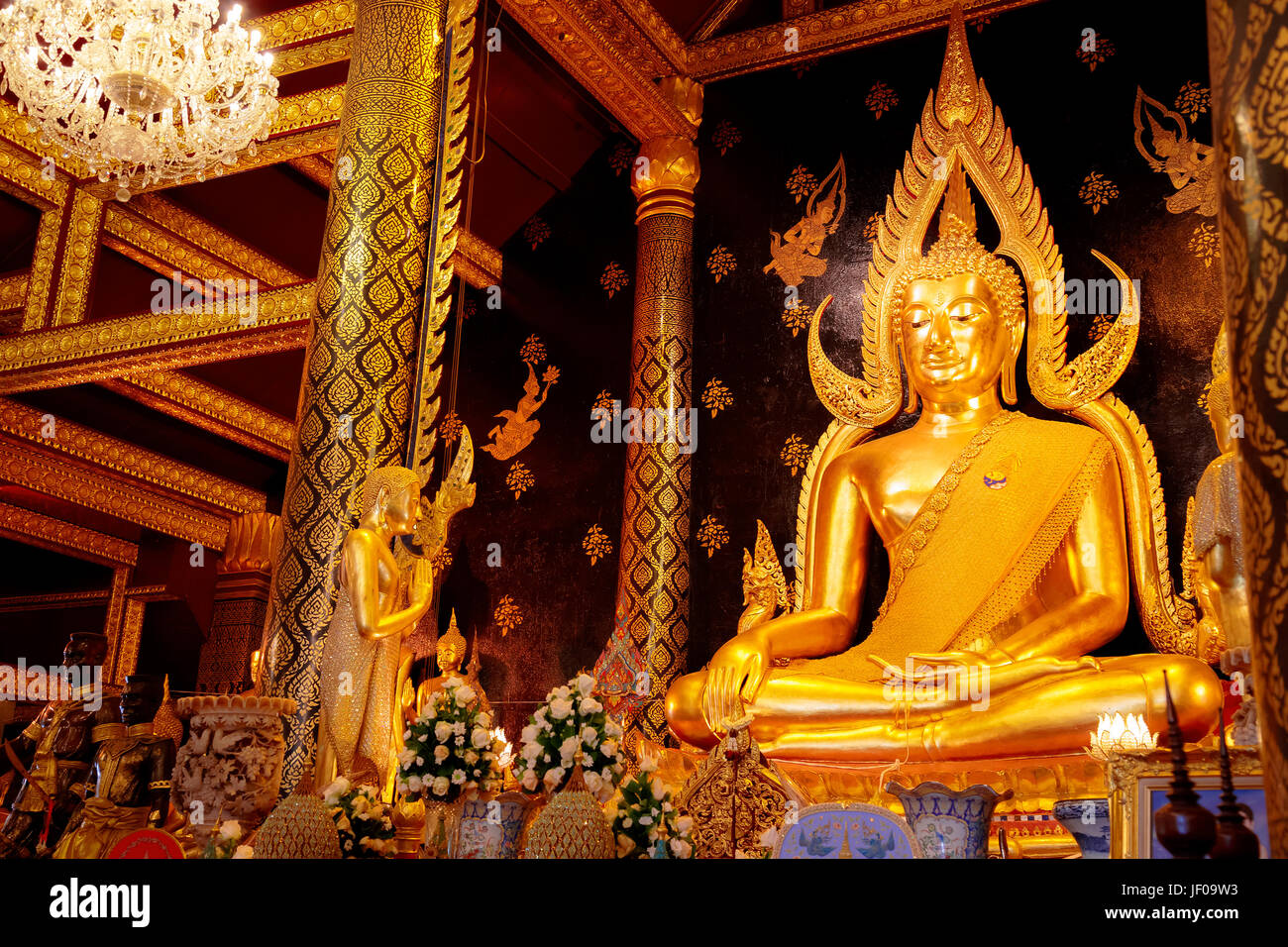 Phra Phuttha Chinnarat Buddha-Statue im Wat Phra Si Rattana Mahathat Tempel, eines der drei wichtigsten sehr Respekt in Thailand Stockfoto