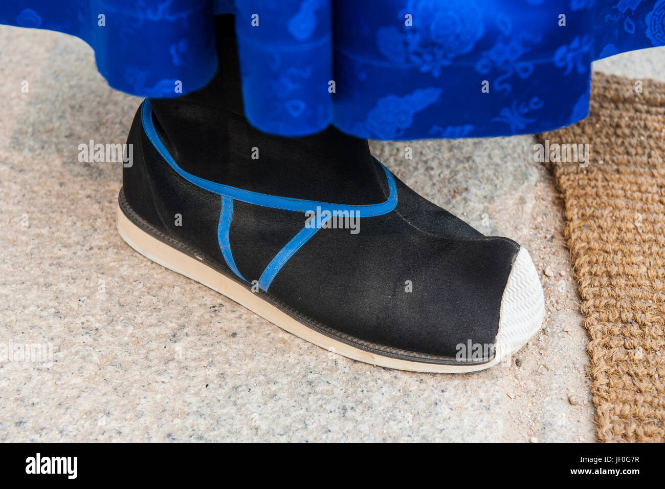 Nahaufnahme des Schuhs ein Wachmann an der zeremonielle Wachablösung, Gyeongbokgung-Palast, Seoul, Südkorea Stockfoto