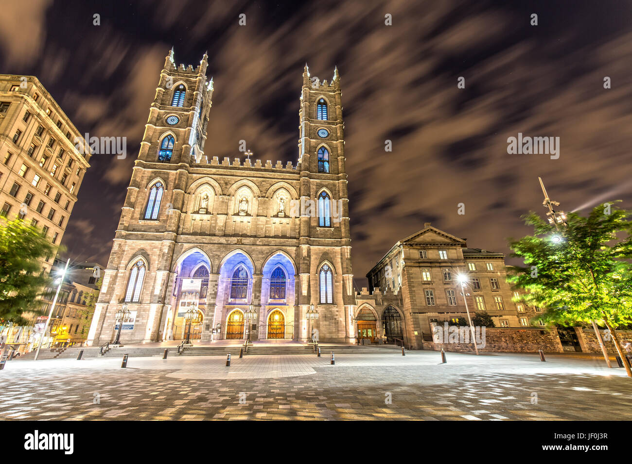 Basilique Notre-Dame de Montréal in der Nacht Stockfoto