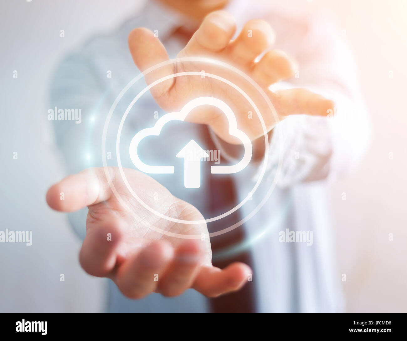 Geschäftsmann auf unscharfen Hintergrund verwenden digitale Cloud 3D-Rendering Stockfoto